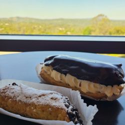 Cannoli & Eclair