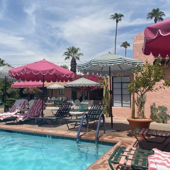 Les Cactus - Beautiful pool area & it's a sat water pool! - Hotels Near Me - Palm Springs, California