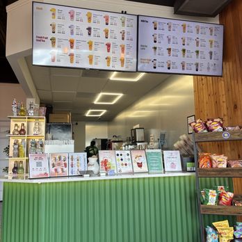 Romeo Tea - Front desk, menu board, snack stand. - Bubble Tea Near Me - Tampa, Florida Romeo Tea - Front desk, menu board, snack stand. - Bubble Tea Near Me - Tampa, Florida