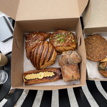 Del Sur Bakery & Cafe - Filipino Near Me - Chicago, Illinois