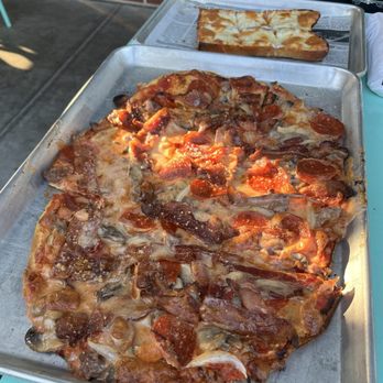 Nubby's Telegraph  - Pizza - Barbeque Near Me - St. Louis, Missouri