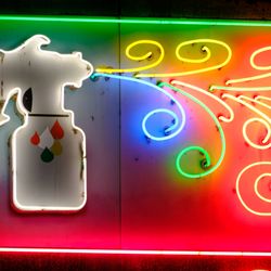 Showcase Collision Specialists - beautiful neon sign
