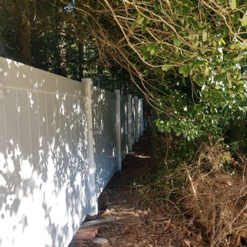 Lilly lawn and landscaping - Vinyl fence - Landscaping Near Me Lilly lawn and landscaping - Vinyl fence - Landscaping Near Me