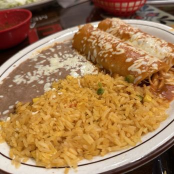 El Pino Mexican Restaurant - Chicken enchiladas - Mexican Near Me - Fredericksburg, Virginia