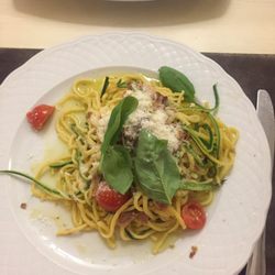 Totarello - Pasta with speck and julienne zucchini