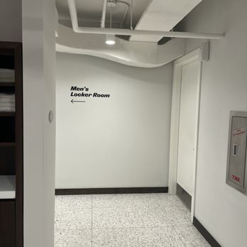TWA Hotel Fitness - Men's locker room - Circuit Training Gyms Near Me - Queens, New York TWA Hotel Fitness - Men's locker room - Circuit Training Gyms Near Me - Queens, New York