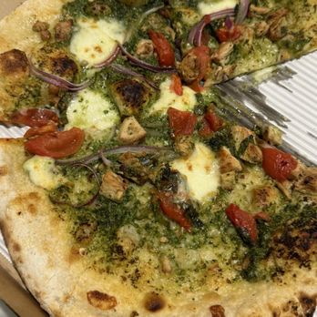Pisa Lisa - Pesto pollo - Pizza Near Me - Sedona, Arizona Pisa Lisa - Pesto pollo - Pizza Near Me - Sedona, Arizona