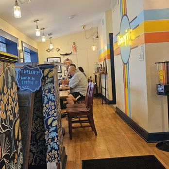 Doozy’s Diner - people sitting at a table - Diners Near Me - Catonsville, Maryland