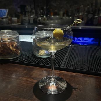 Cadence Cellars Speakeasy - Dirty Gin Martini - Speakeasies Near Me - Pittsburgh, Pennsylvania Cadence Cellars Speakeasy - Dirty Gin Martini - Speakeasies Near Me - Pittsburgh, Pennsylvania