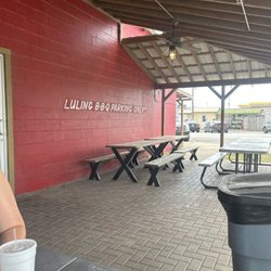 Luling Bar- B- Q - Not nice! Too bad we won't recommend it! Food is tasty but not worth it! Are y'all Texan? Cause I am and yall ain't right!