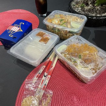Thaí E-San Bar e Resturante - Vegan Pad Thai, Chicken Pad Thai, Egg Rolls, and Sticky Rice! To-go.... AMAZING!!! - Thai Near Me - São Paulo, SP Thaí E-San Bar e Resturante - Vegan Pad Thai, Chicken Pad Thai, Egg Rolls, and Sticky Rice! To-go.... AMAZING!!! - Thai Near Me - São Paulo, SP