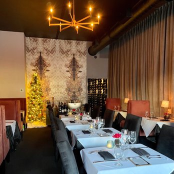 The Black Pearl - Intimate dining area. - New American Near Me - Dunedin, Florida