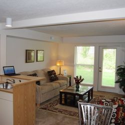 Trillium Pointe Apartment Homes - Trillium Pointe Apartment Homes Living Room