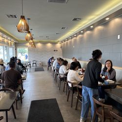 Pho Kim Long - Dining area