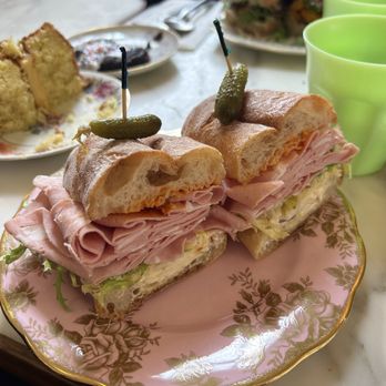 SALTY LUNCH LADY’S LITTLE LUNCHEONETTE - Updated March 2025 - 252