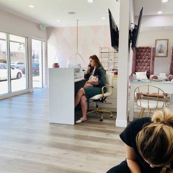 Queen B nail salon - Nail Salons Near Me - Glendale, California