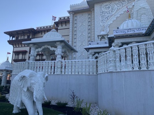 BAPS Shri Swaminarayan Mandir, Edison by null