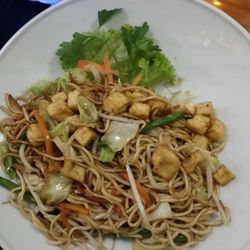 Anh & Em - Gebratene Nudeln mit Tofu 7,50€