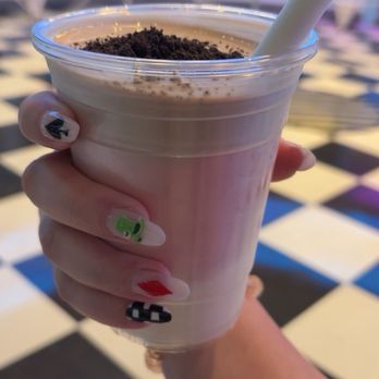 Flo's V8 Cafe - Flo's Classic Shake - Cafes Near Me - Anaheim, California