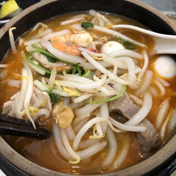405 Com Tam & Noodle - 18. Banh Canh Dac Biet Nuoc Trong Do - Noodles Near Me - Westminster, California 405 Com Tam & Noodle - 18. Banh Canh Dac Biet Nuoc Trong Do - Noodles Near Me - Westminster, California