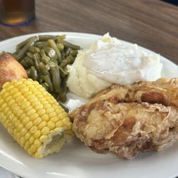Jerry's Country Kitchen - The chicken looked and tasted dry. The greens beans and mash potatoes were just okay.