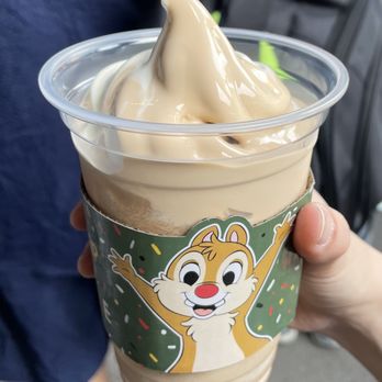 香港迪士尼樂園 - HK Style Tea Flavored Slush with soft serve - Amusement Parks Near Me - Hong Kong, HK 香港迪士尼樂園 - HK Style Tea Flavored Slush with soft serve - Amusement Parks Near Me - Hong Kong, HK