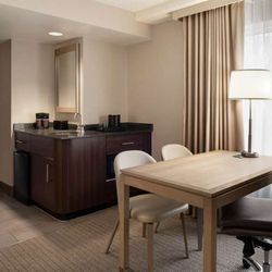 Embassy Suites by Hilton Cleveland Rockside - Guest room