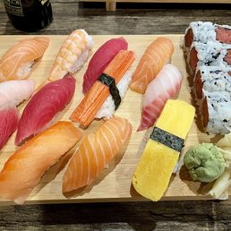 I've never seen imitation crab served with a nigiri platter. Smh...
