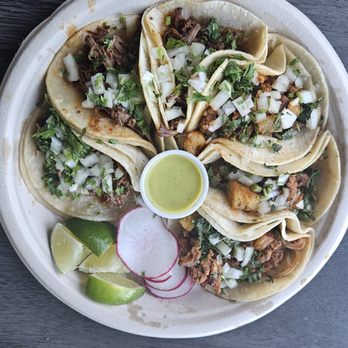 Taqueria Mi Barrio - Food Trucks Near Me - Seattle, Washington