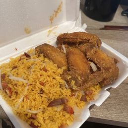 4 whole wings and pork fried rice. Delicious! 4 whole wings and pork fried rice. Delicious!