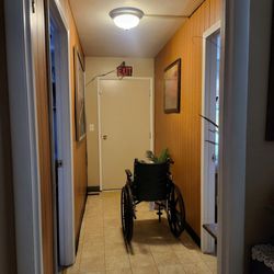 Burbank Manor - Small hallway between private rooms