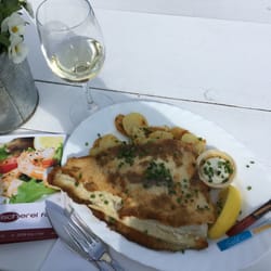 Die Fischerei Föhr - Ganze filetierte Kutterscholle mit Bratkartoffeln, dazu einen Riesling
