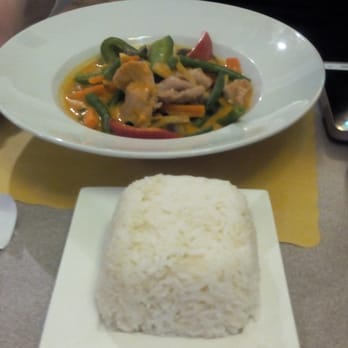 Sa-Tang - Red curry with chicken - Thai Near Me - Wakefield, Rhode Island