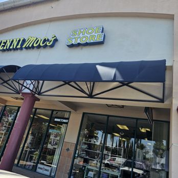 Tenni-Moc's Shoe Store - Front of business - Shoe Stores Near Me - Long Beach, California Tenni-Moc's Shoe Store - Front of business - Shoe Stores Near Me - Long Beach, California