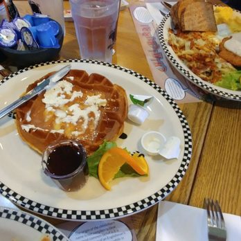Black Bear Diner Beaverton - Waffle - American Near Me - Beaverton, Oregon