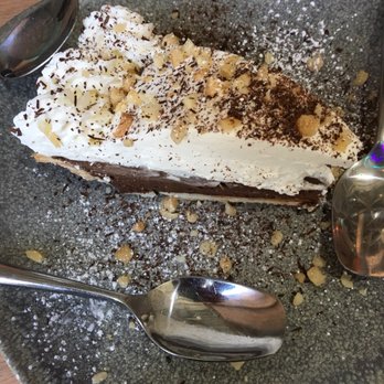 Moku Kitchen - Chocolate Hanoi's pie! The best - Cocktail Bars Near Me - Honolulu, Hawaii