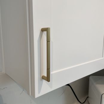 Concept Renovations - Their designer recommended these pull handles. I am absolutely obsessed, they elevate the kitchen. - General Contractors Near Me Concept Renovations - Their designer recommended these pull handles. I am absolutely obsessed, they elevate the kitchen. - General Contractors Near Me