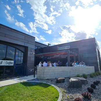 Headwaters Crafthouse - Outdoor seating area - Beer Bar Near Me - Helena, Montana