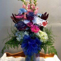 Gorgeous bouquet (front). Photo by shop owner sent to me by request.