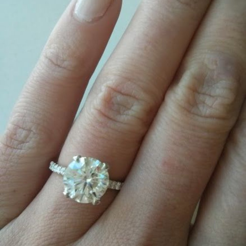 La Bijouterie - Engagement ring on hand - Unfortunately this photo doesn't do justice to the detail on the side that Set created - Jewelry Near Me - San Francisco, California La Bijouterie - Engagement ring on hand - Unfortunately this photo doesn't do justice to the detail on the side that Set created - Jewelry Near Me - San Francisco, California