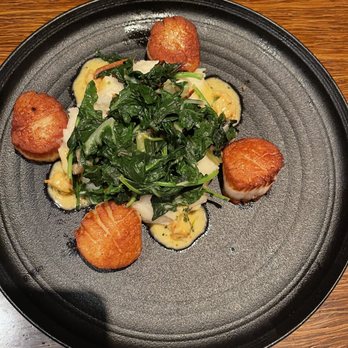 Black's Bar & Kitchen - Pan Seared Day Boat Scallops - New American Near Me - Bethesda, Maryland