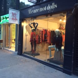 We Are Not Dolls - Colima es la calle de las compras.
