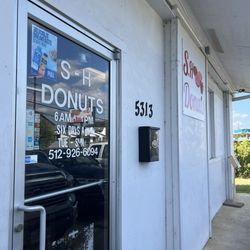 S-H Donuts - Outside door