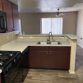 Modern Home Cleaning - Move out clean (kitchen) - Home Cleaning Near Me