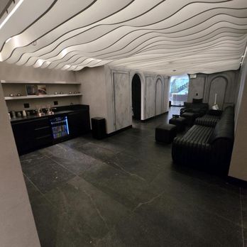 Quantum Wellness Spa - Rehydration station and sofas - Naturopathic/Holistic Near Me - Los Angeles, California