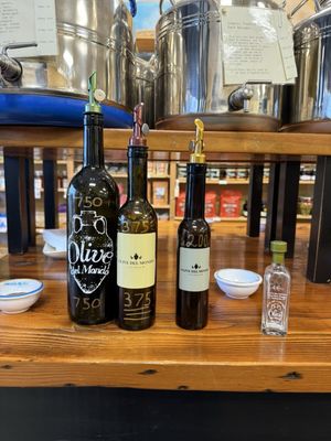 Olive del Mondo: Olive Oils, Vinegars & Vegan Mini Mart by null