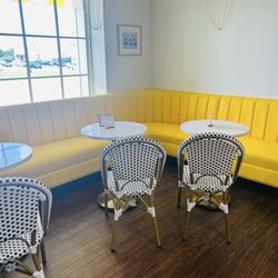 Caroline's Cakes - Dining area