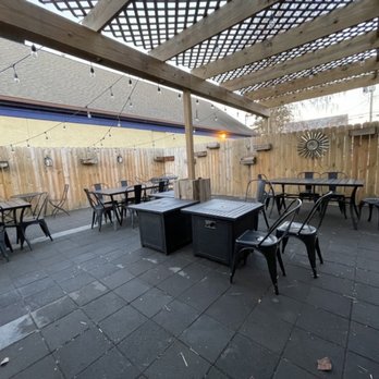 Baltimore Pint House - Outside patio - American Near Me - Baltimore, Ohio