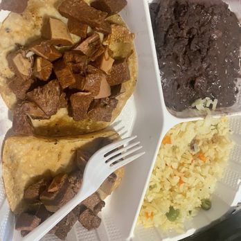 Jennifer's Taqueria - No cebolla ni cilantro le pedí al cajera por favor puedes mandarme salsa me dijo k si - Mexican Near Me - Mountain View, California