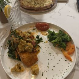 Salmone Apulia & Lecce Pizza (zucchini, cheeses, breadcrumbs)